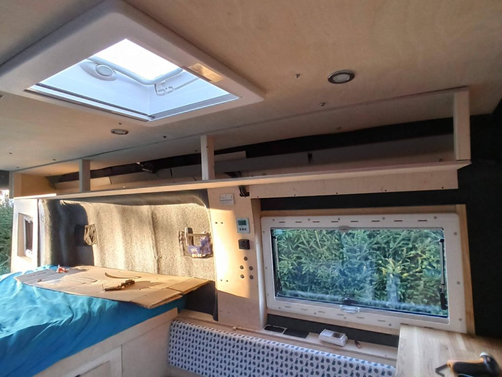 LED Beleuchtung und Boden fixieren – Camper Ausbau